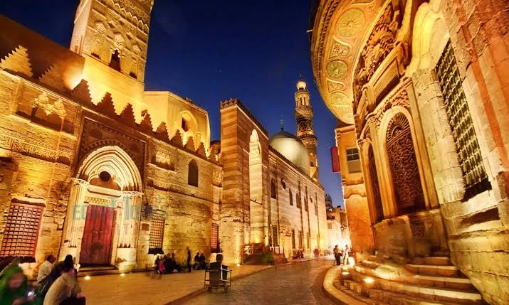 Cairo Food Tour & El Moez Street by Night